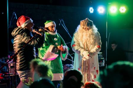 Prihod Dedka Mraza s spremstvom